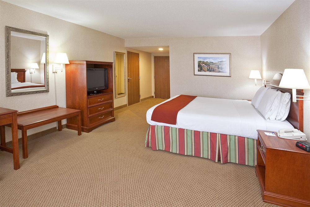Holiday Inn Express Hotel & Suites Bowling Green By Ihg Номер фото